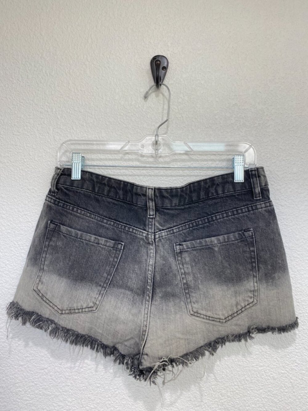 Forever 21 Ombre Denim Shorts Raw Hem Distressed Grey Size 30 - Picture 5 of 7